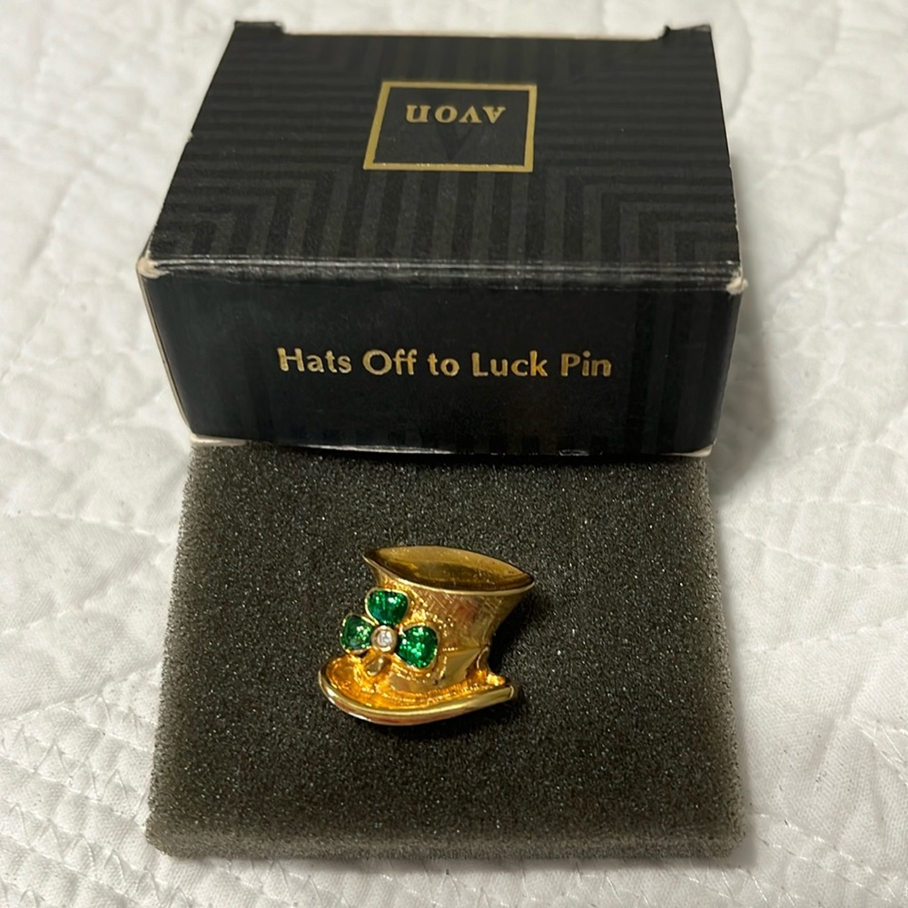 Avon Hats off to Luck Pin